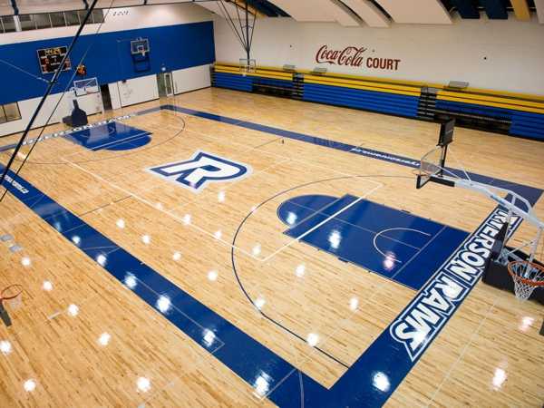 瑞昌運(yùn)動木地板施工