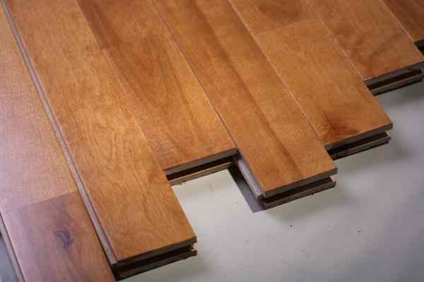 五大連池運動木地板施工