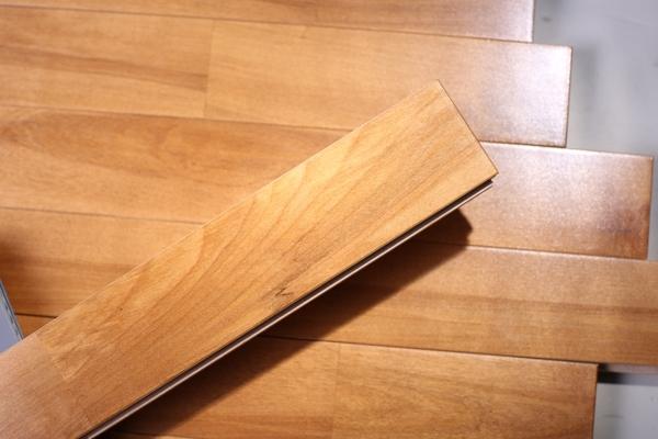 新密運(yùn)動(dòng)木地板價(jià)格